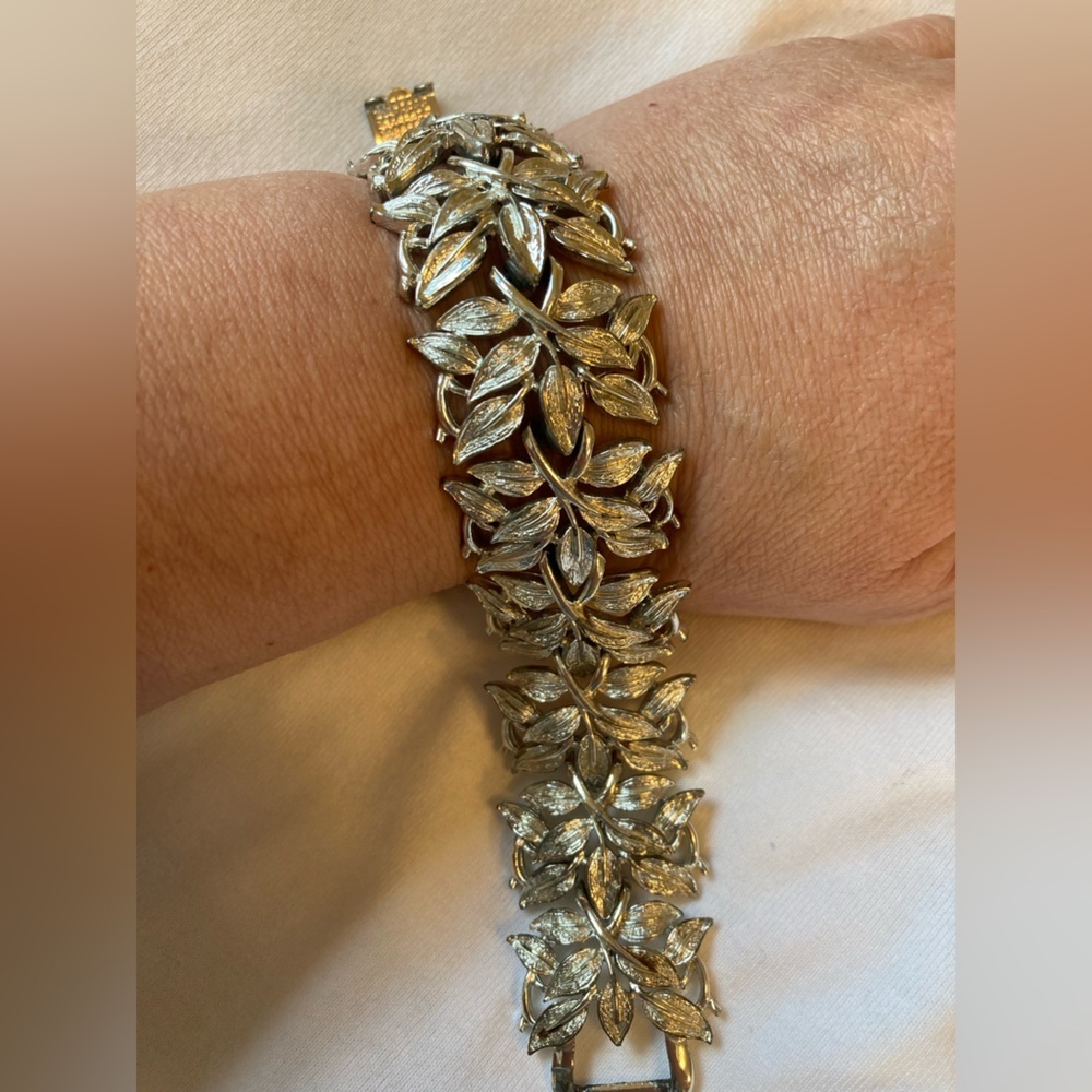 Coro Vintage Leaves Panel Bracelet
